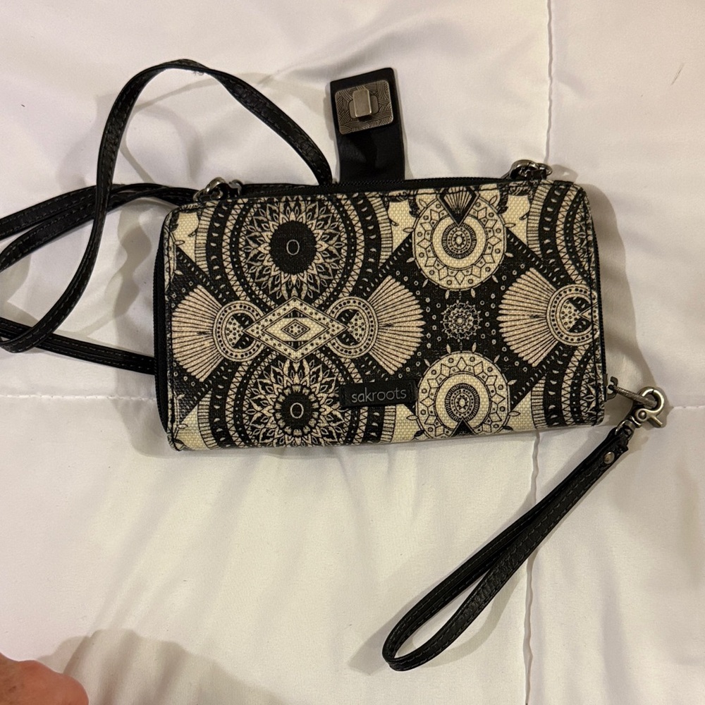 Sakroots Black and Cream Patterned Wristlet